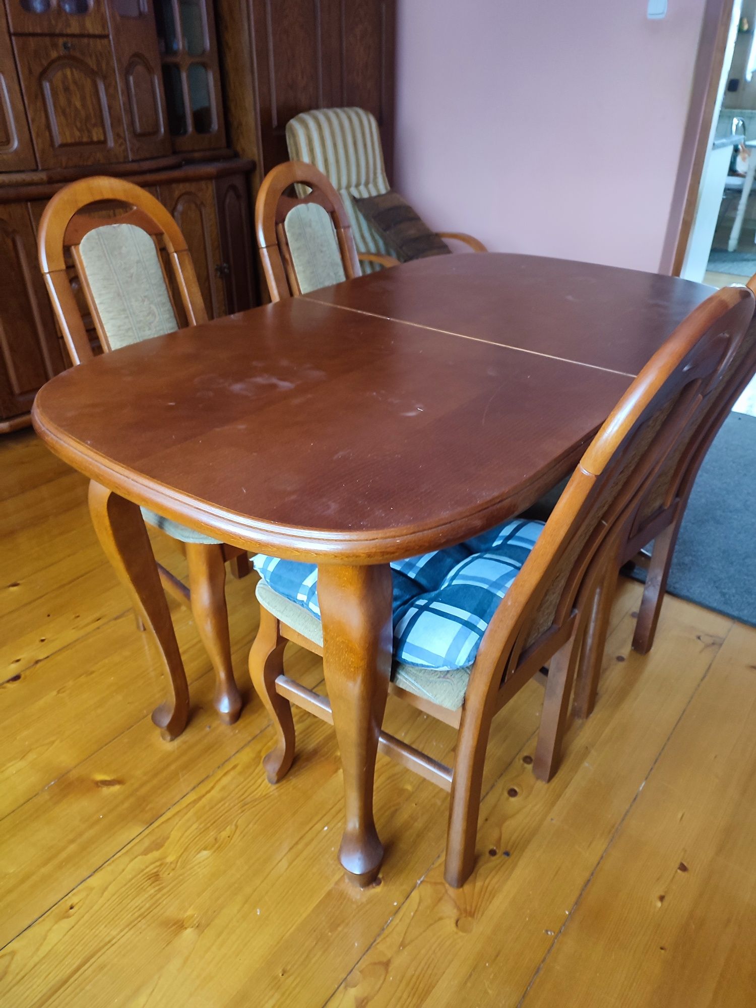 Stół z 4 krzesłami, komplet,drewniany