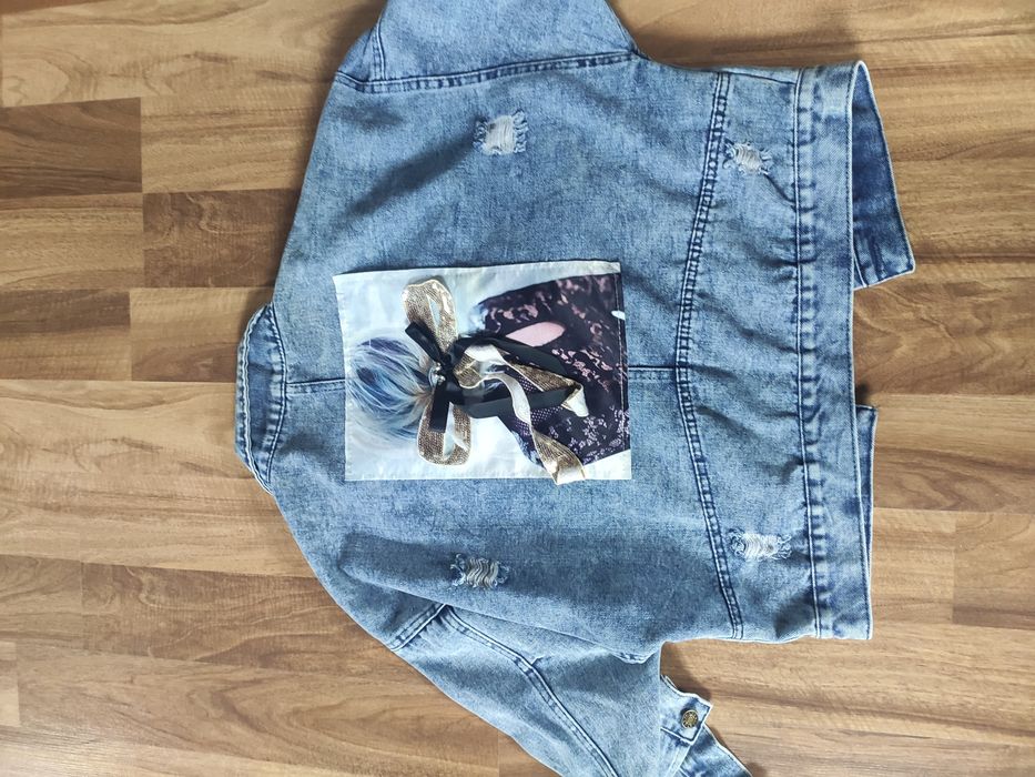 Katana kurtka jeansowa denim z aplikacją