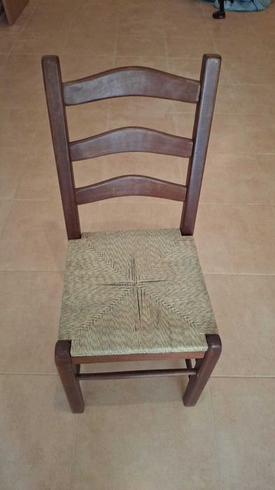 Vendo 5 cadeiras em madeira