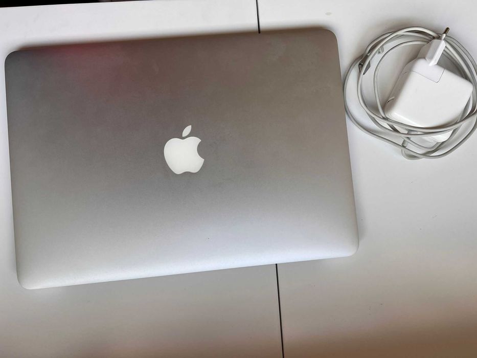 MacBook Air 13” (2015) — super conservado