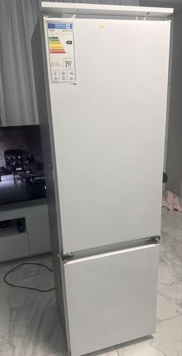 Продам вбудований холодильник