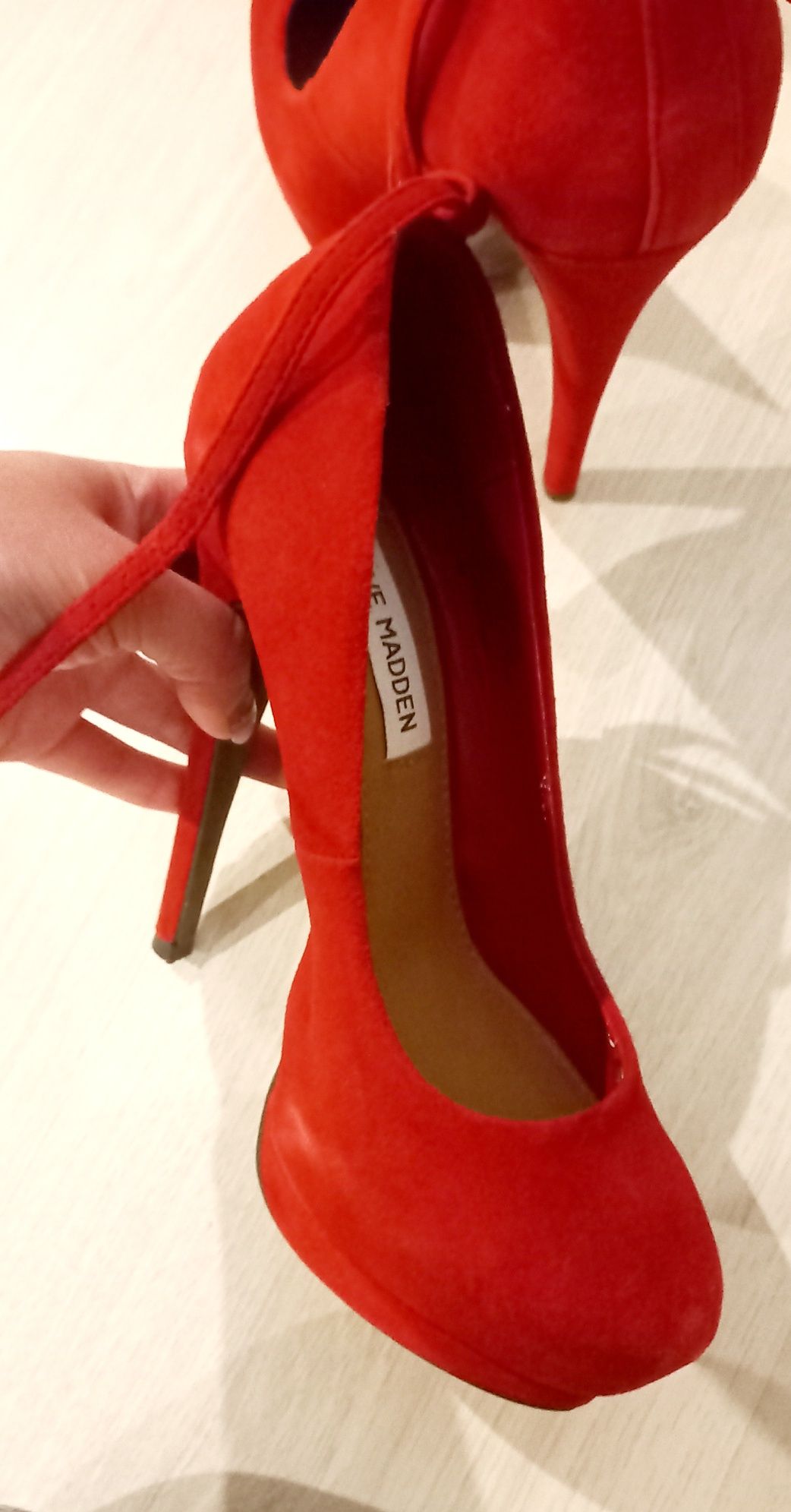 Туфлі жіночі червоного кольору