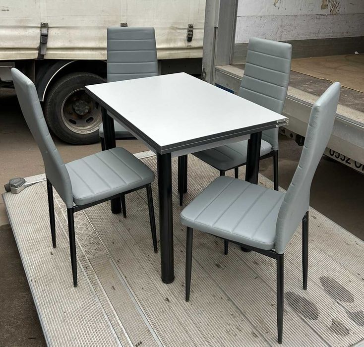 Кухоний комплект Стіл розкладний та 4 стільця Обідня группа Новий