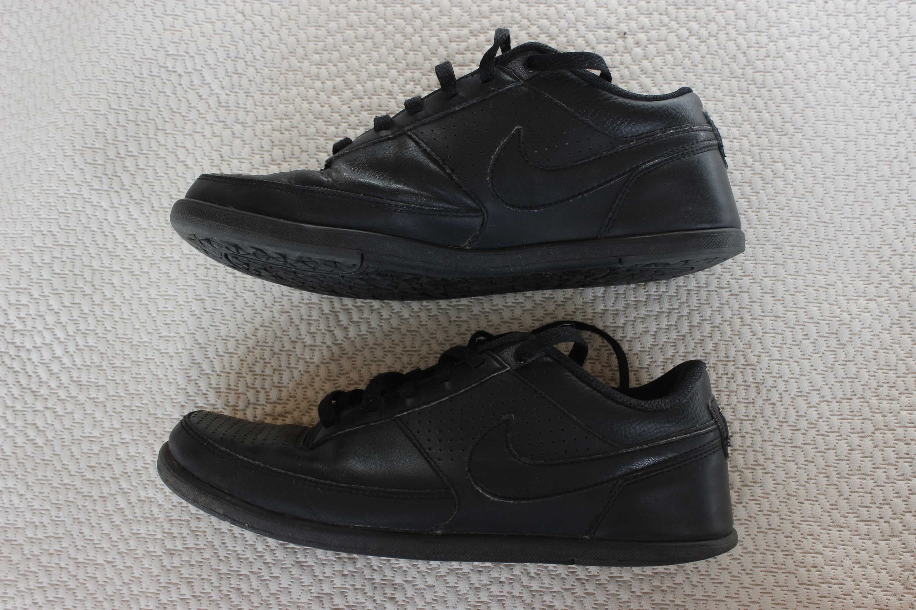 Кеди Nike чорні 41 EUR