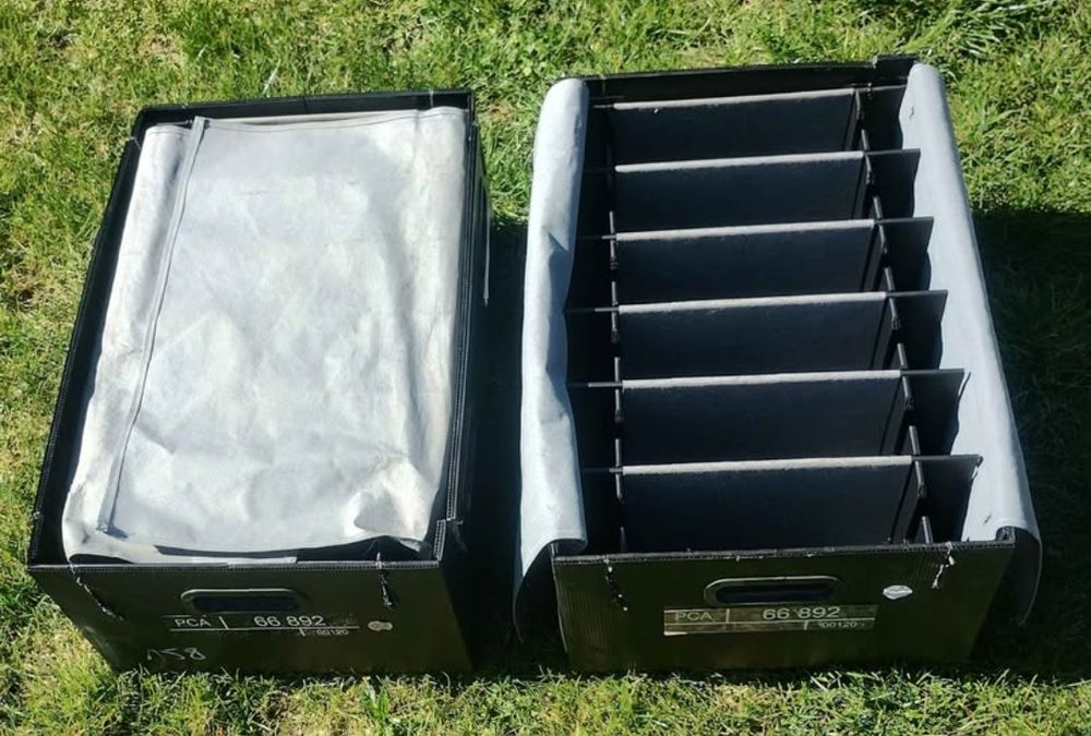 45 skrzyń modułowych z plastiku komorowego