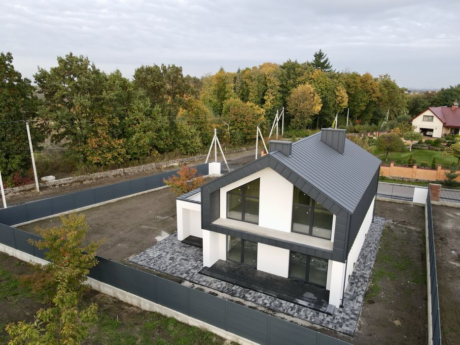 Будинок. Луцьк. Будинок.