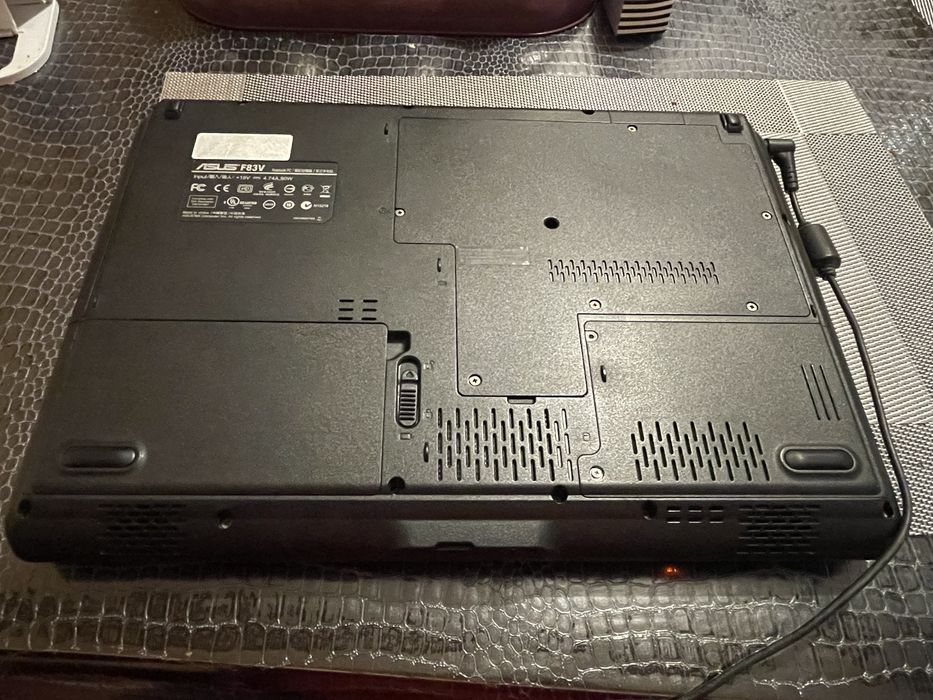 Ноутбук Asus f83v повністю робочий