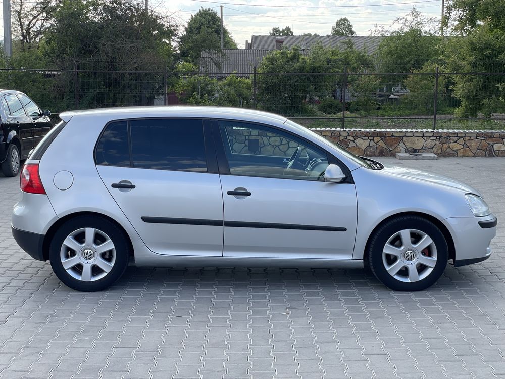 Volkswagen Golf 5 1.6mpi свіжий з Німеччини