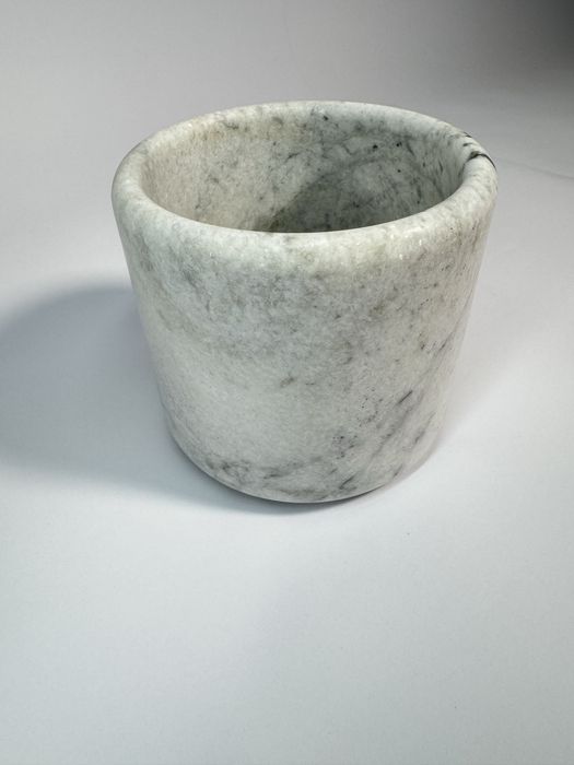 Кашпо H&M з натурального мармуру