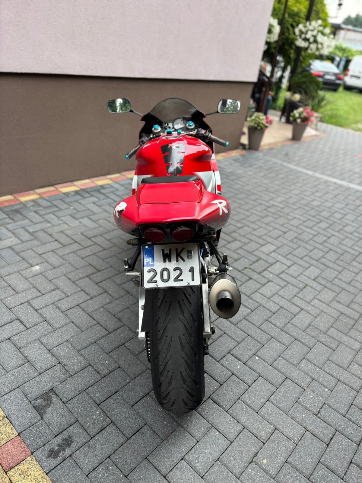 Yamaha r1 1000 rn04