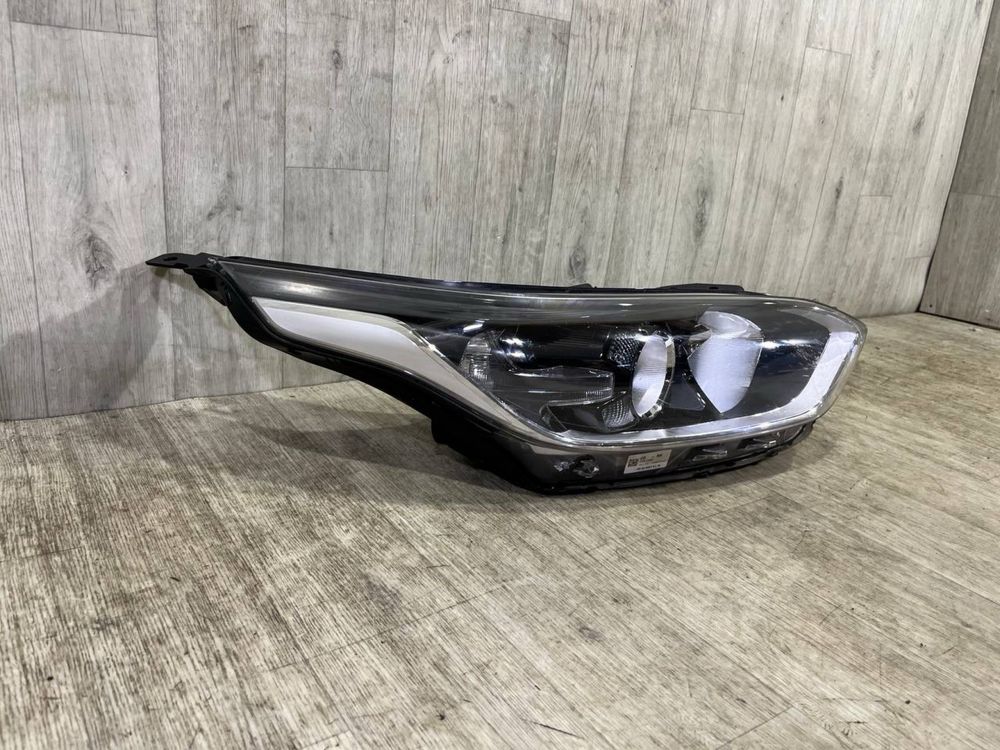 Фара передняя правая Kia Ceed 3 ( 2018 - 2021 г. ) 92102-J7050