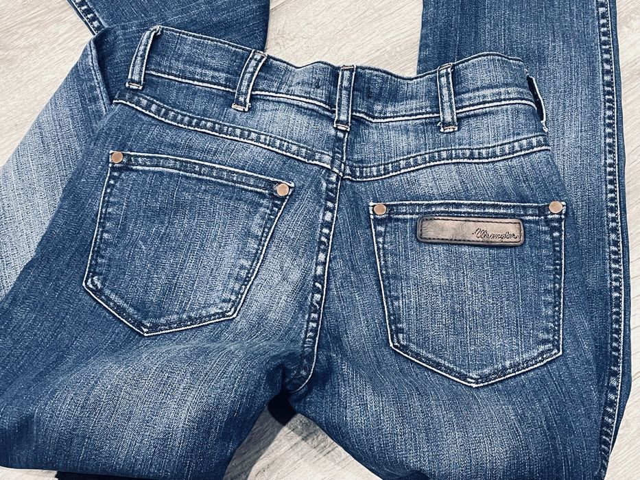 Jeansy Wrangler Caitlin W26 L34