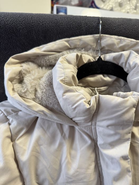 Тепла куртка для дівчинки, розмір 140см