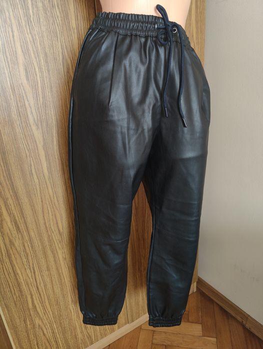 Skórzane spodnie / Zara / S