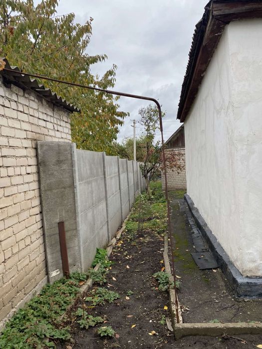 Продається будинок в Покровському районі .