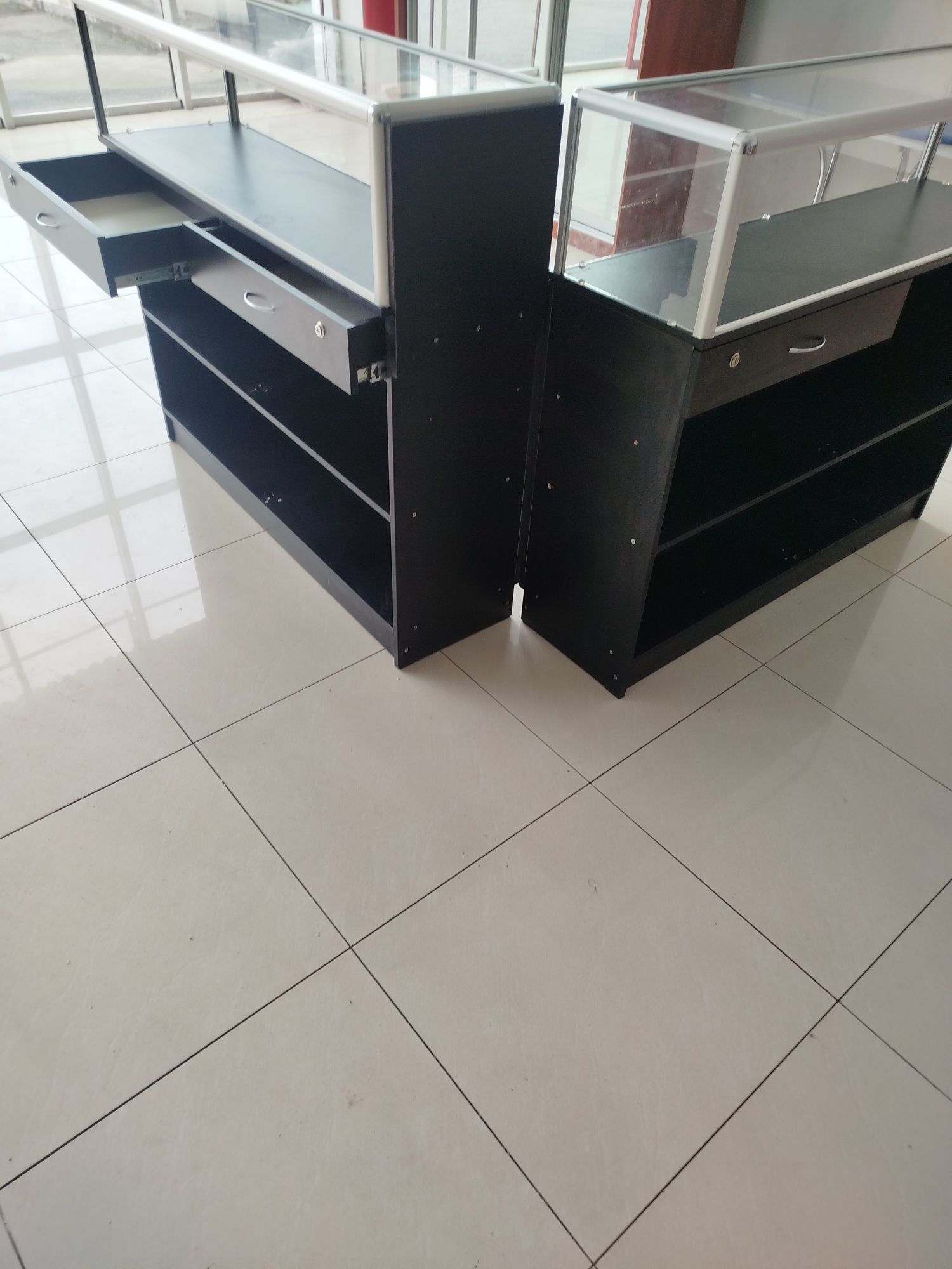Продам торговую витрины