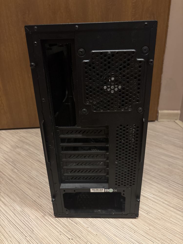 Obudowa komputerowa Corsair + dwa wiatraki Corsair + czytnik płyt Asus
