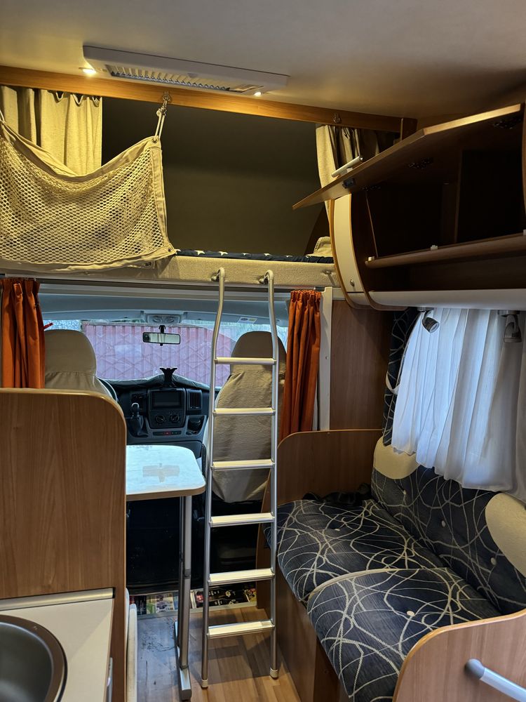 autocaravana  capuchine com 2 camas de casal