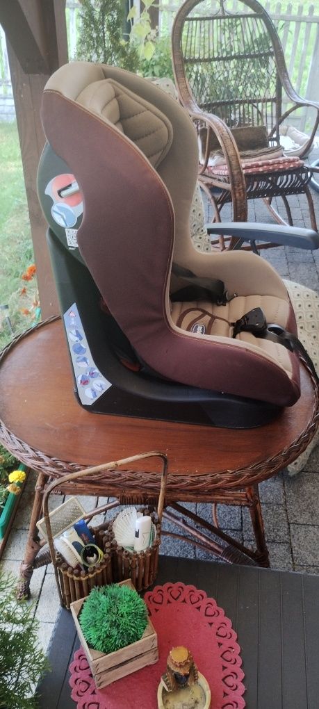 Fotelik dziecięcy Chicco 9-18 kg stan bardzo dobry