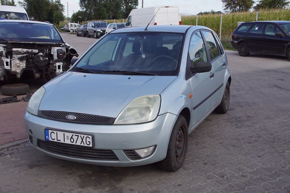 Auto na części - Ford Fiesta MK6 1.3 8V 70 KM A9JA 2S6R-7F094-DA Vitro 2003R Silnik Skrzynia Błotnik Drzwi Szyba Maska Klapa Zderzak Lusterko Sterownik Moduł Czujnik Deska Kokpit Licznik