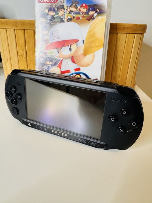 Konsola Sony PSP E1004 16GB + gra + ładowarka