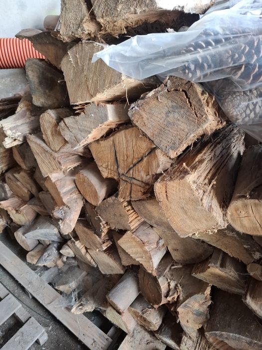 Lenha seca de carvalho