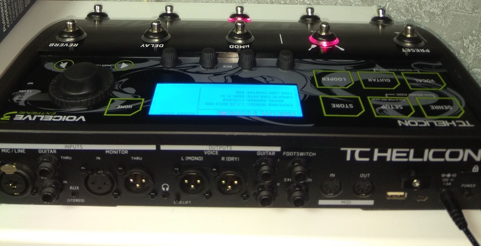Продам TC-Helicon VoiceLive 3 Extreme Vocal Multi-Effects Processor