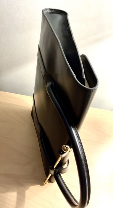 Pasta Montblanc em preto de pele e metal