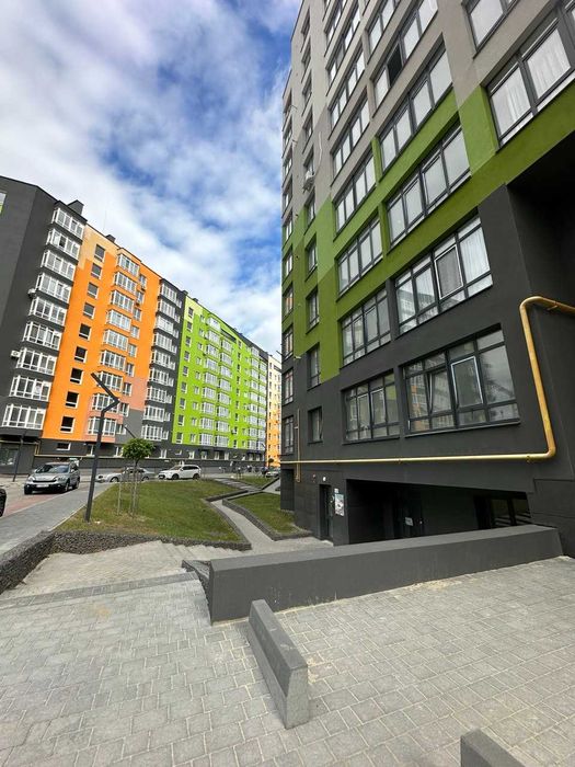 Продається 2-кімнатна квартира в ЖК "Міленіум" з виглядом на озеро!