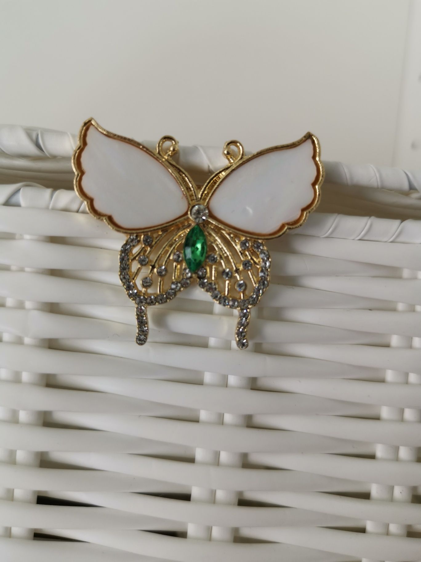 Złota Lekka, wygodna, ozdobna broszka motyl z cekinami,  nowa