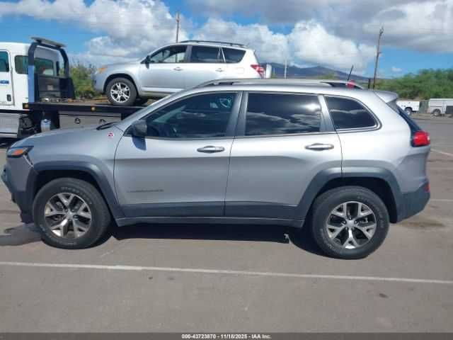 Jeep Cherokee Trailhawk 4X4 2018)