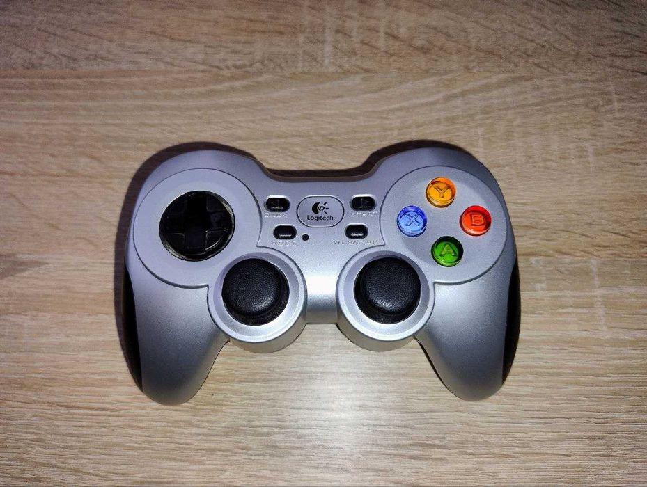 Геймпад - Logitech F710