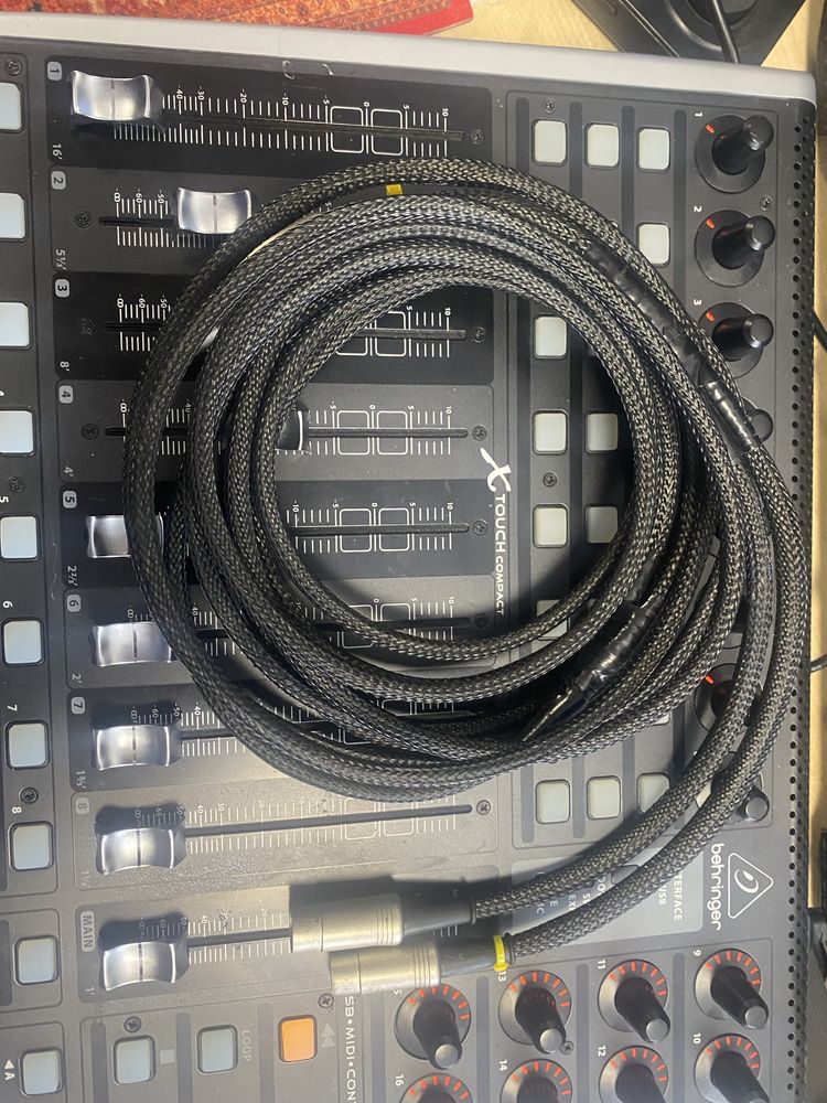Behringer X touch compact