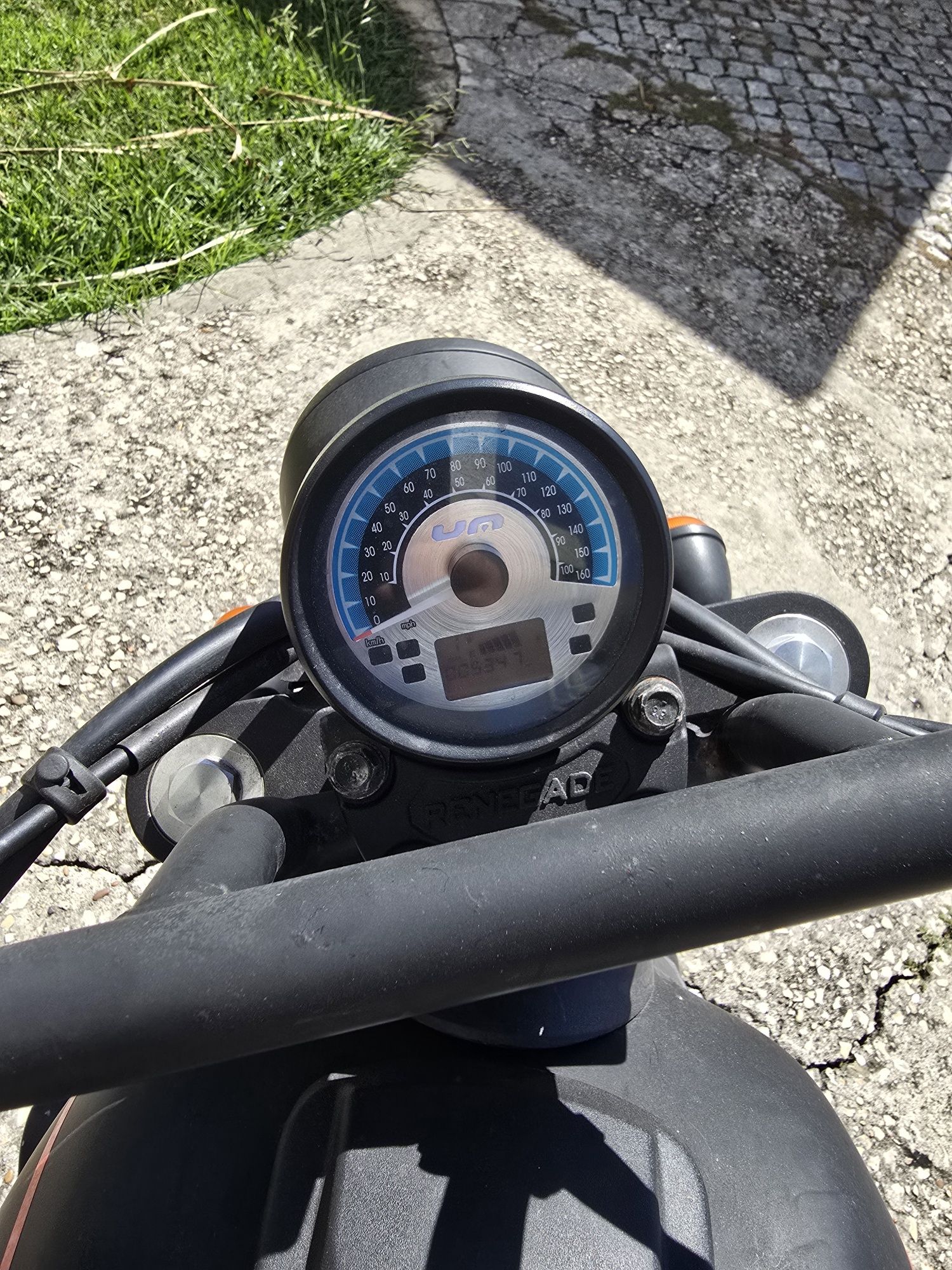 Mota 125  renegade de garagem como nova