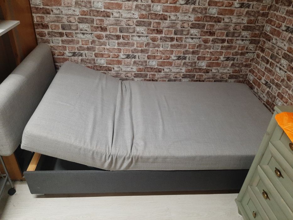 Tapczan łóżko  110 / 200 regulacją  zagłówkiem..