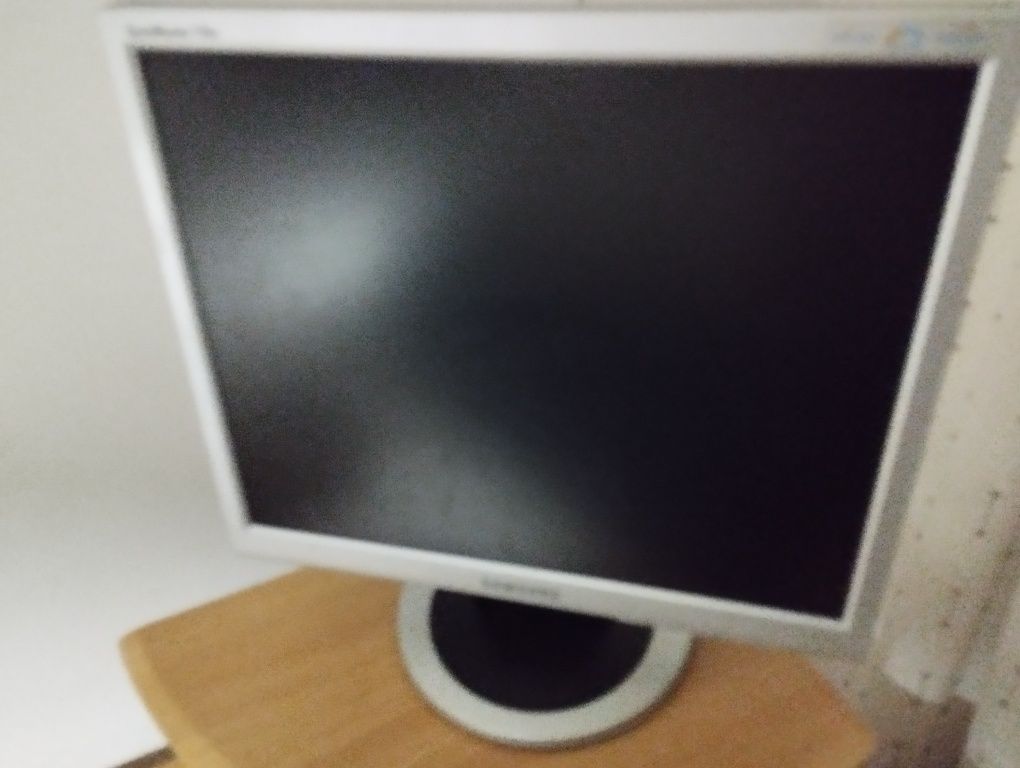 Monitor Samsung 710N