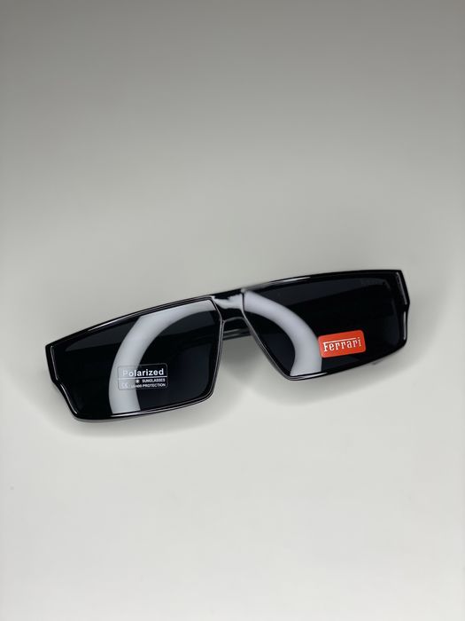 Солнцезащитные очки FERRARI Polarized крупные плоские черные АНТИБЛИК