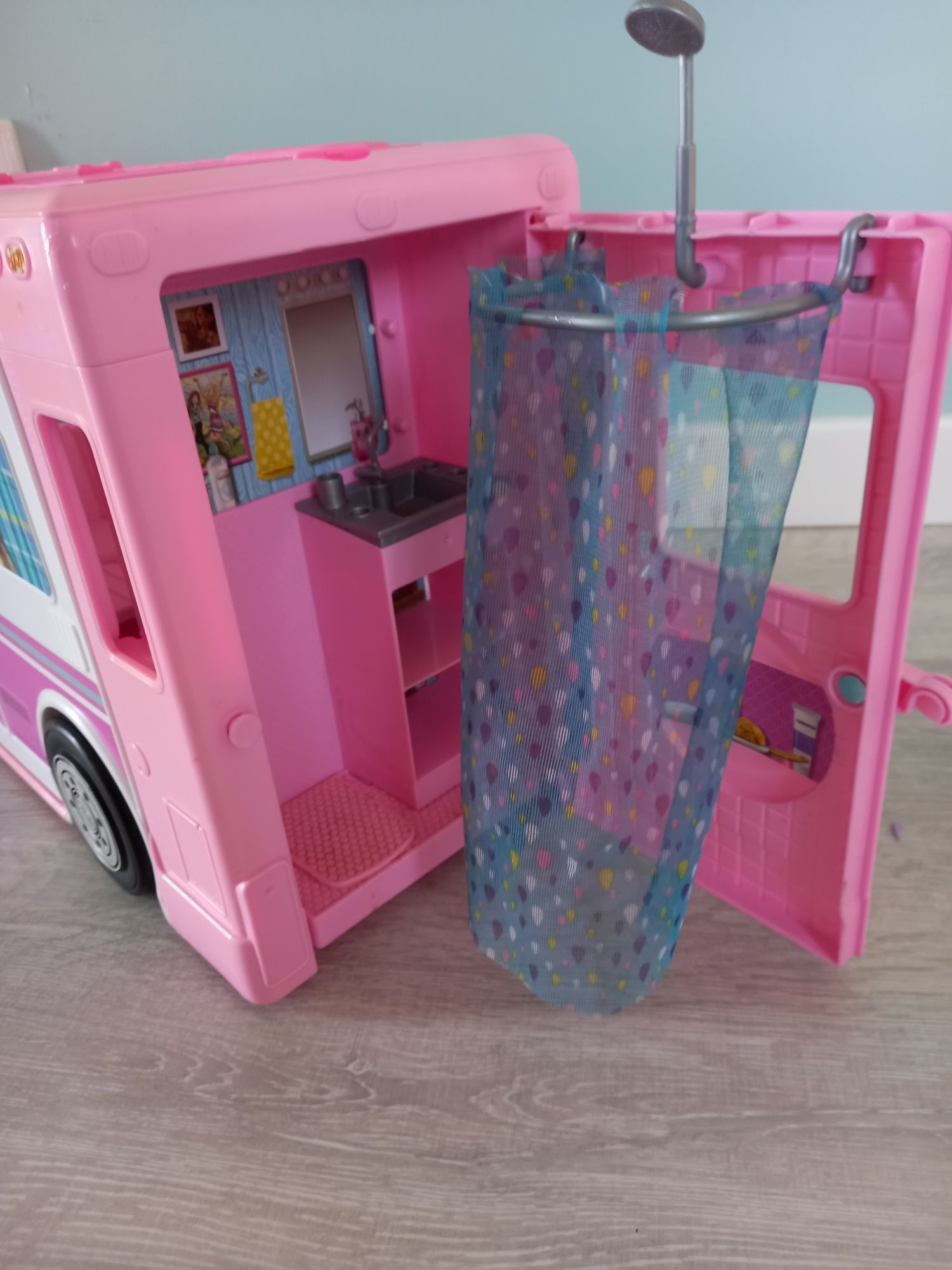 Kamper Barbie 3 w 1 firmy Mattel