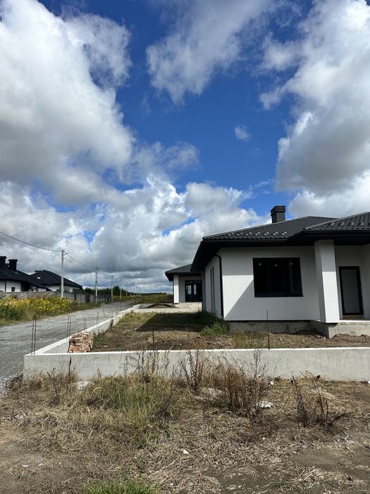 Продам сучасний будинок з гаражем на 6 сотках