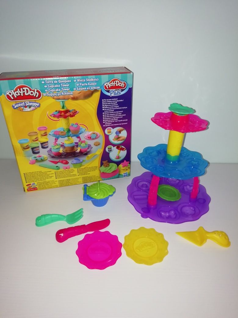 Play Doh Babeczkowa Wieża + figurka sprzedawczyni lodów B5978