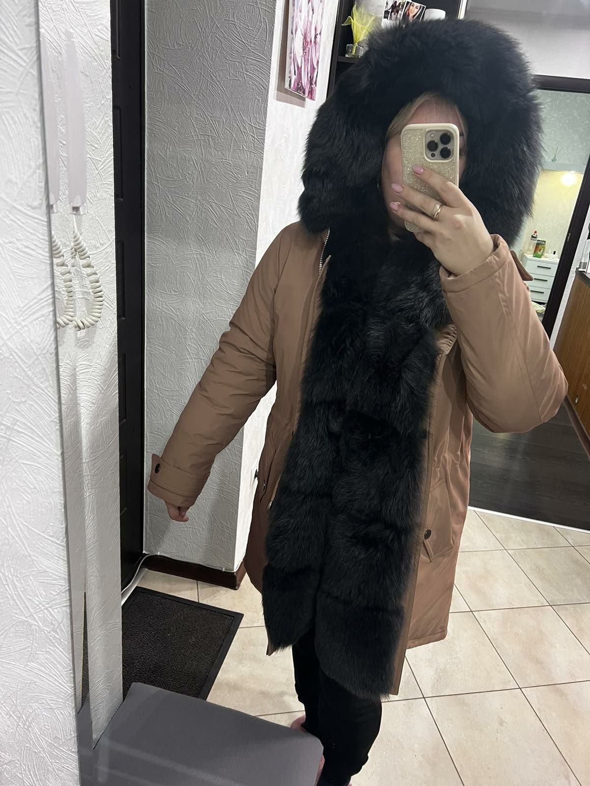 Продам парку с натуральным мехом