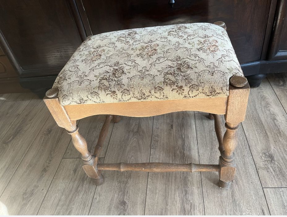 Taboret stolek tapicerowany podnozek pufa