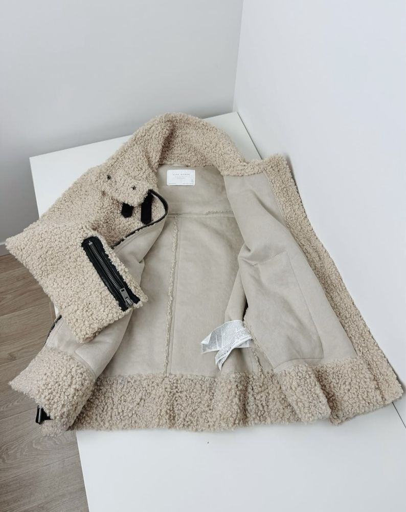 Zara Куртка з овчини розмір L