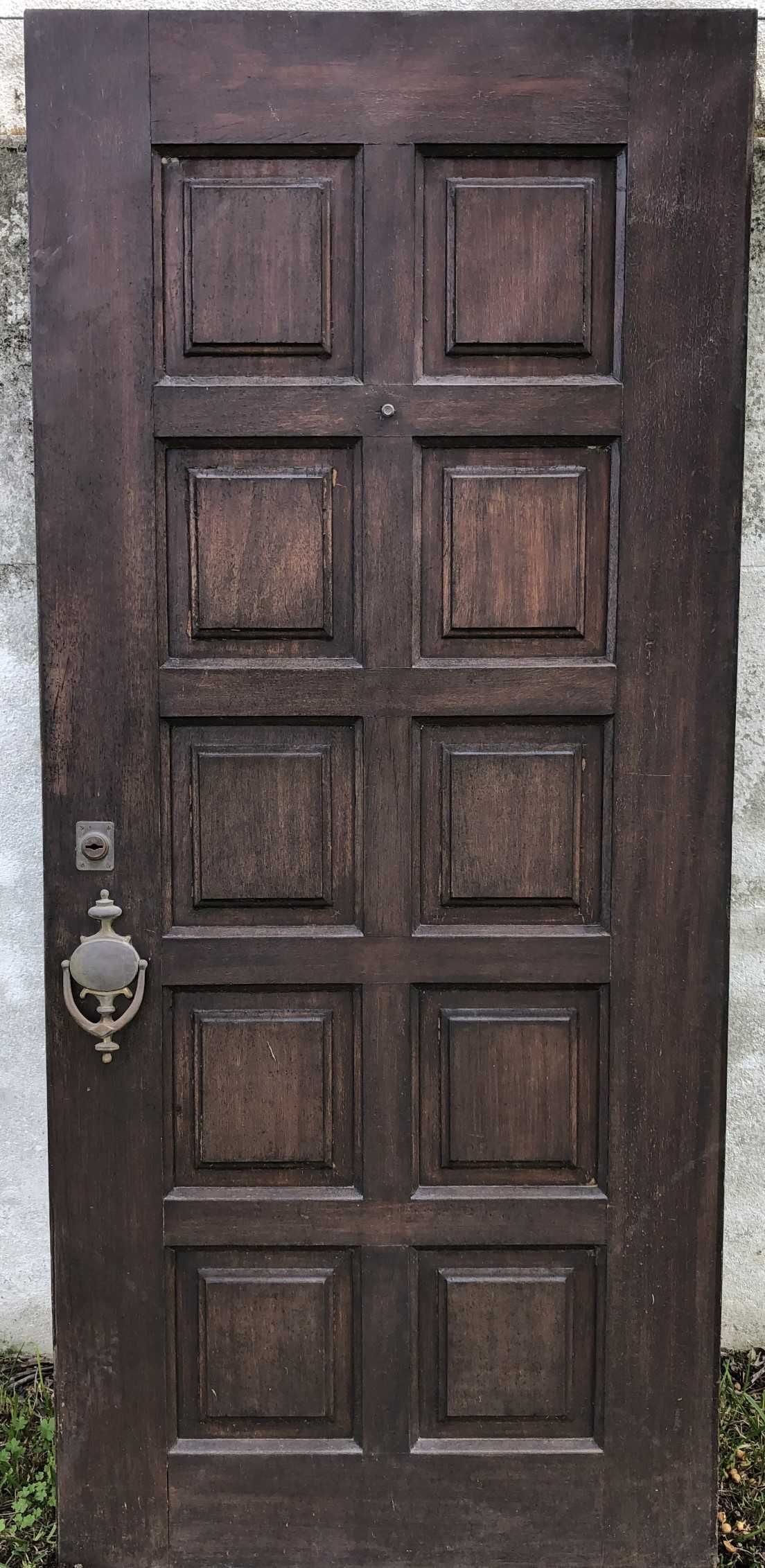 Portas Exteriores e Janelas em Madeira Maciça