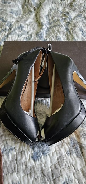 Туфлі, босоніжки, мешти