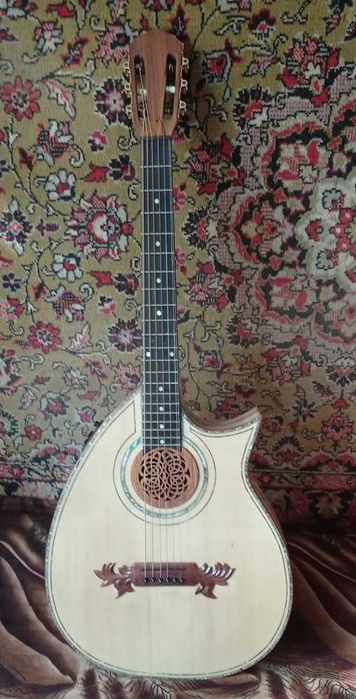 мастеровая електро-акустична гитара