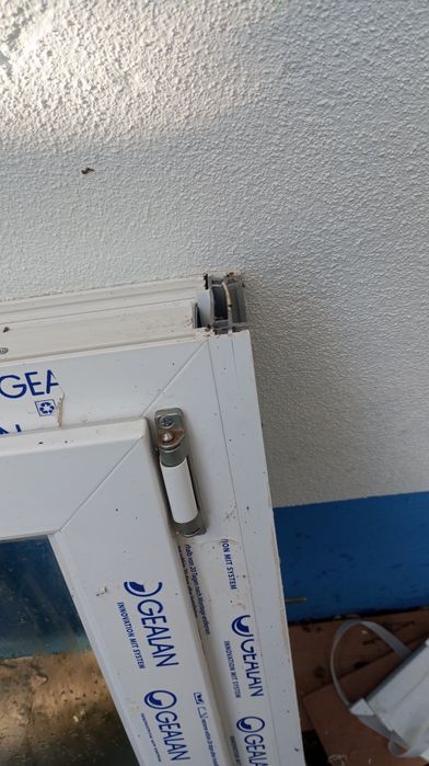 Janela PVC com estores