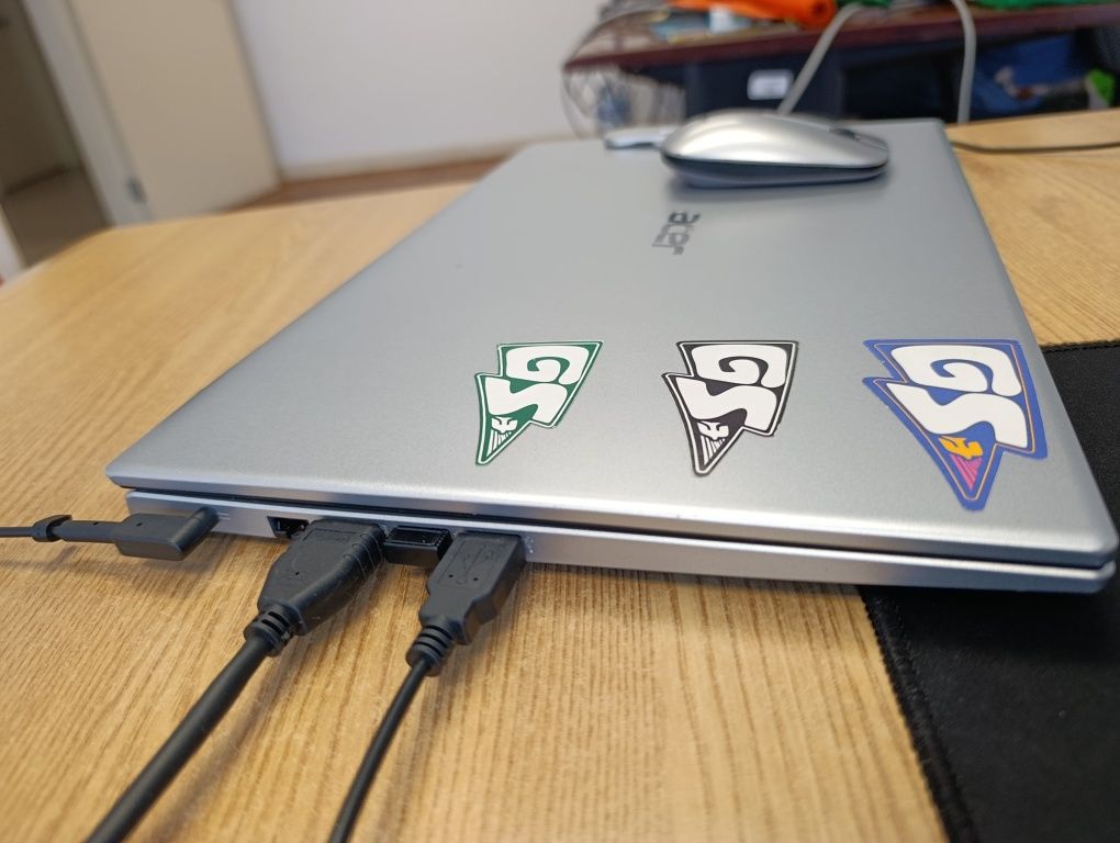 Portatil Acer + mouse