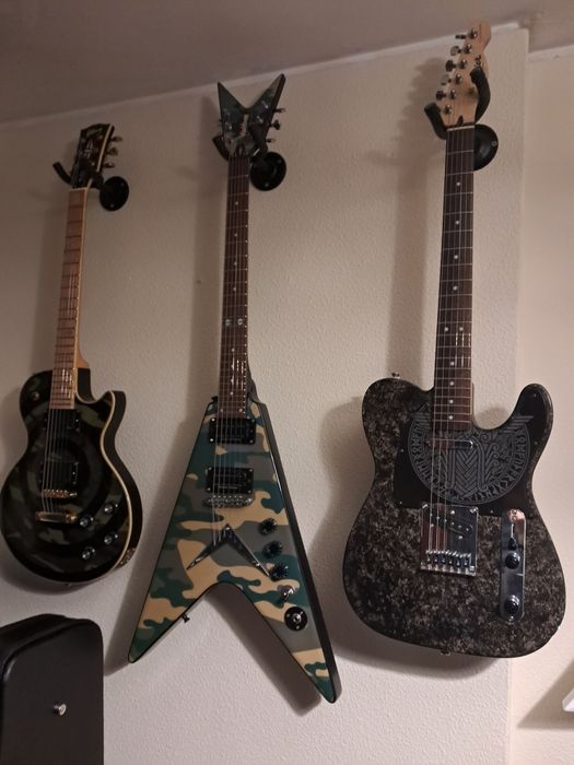 Lote de guitarras e baixos elétricos