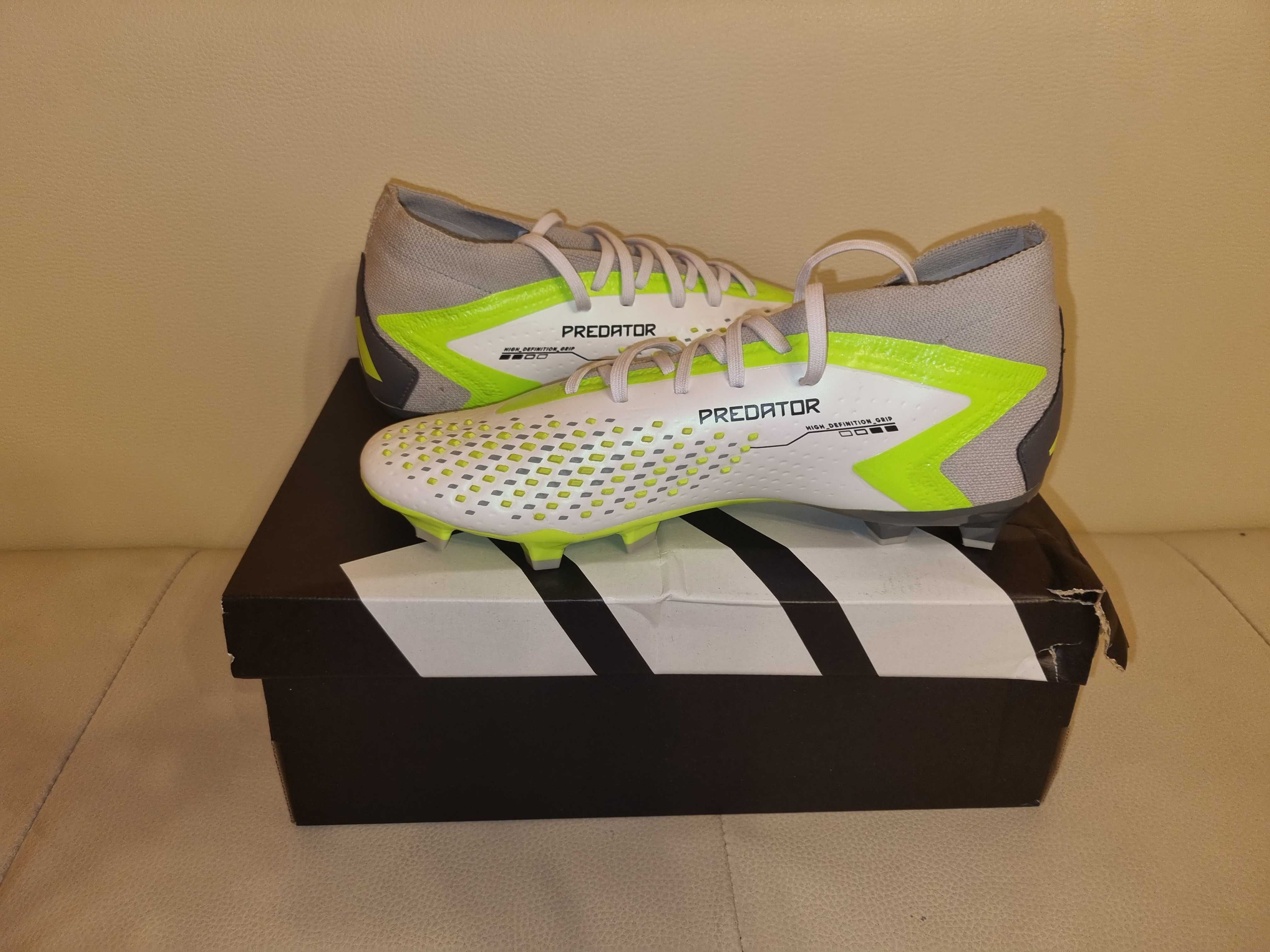Nowe korki Adidas Predator Accuracy 2FG rozmiar 41 1/3 bialo/zielone